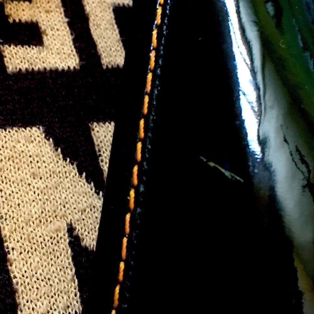Authentic FENDI Glossy Black Patent Leather Flats - Picture 8 of 12